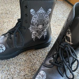 Mens black skull boots size 9.5